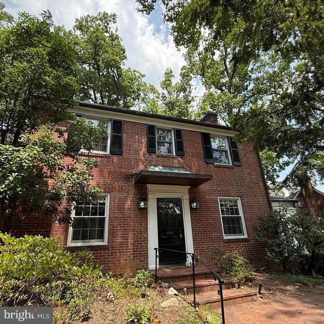 property at 3121 Quebec Pl NW