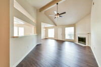 2319 Old Oak Ln in Humble, TX - Foto de edificio - Building Photo