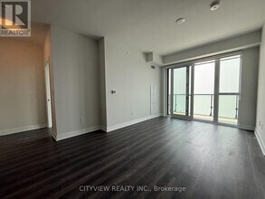 430 Square One Dr in Mississauga, ON - Building Photo - Building Photo