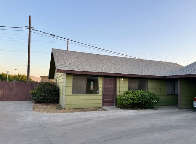property at 2041 W Della Ave