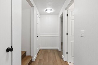 2105 Hawkins Ln in Eugene, OR - Building Photo - Building Photo