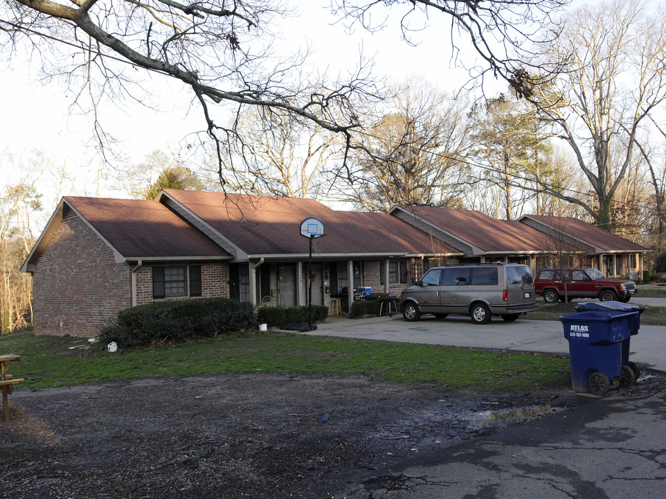 190 Brown St in Canton, GA - Building Photo