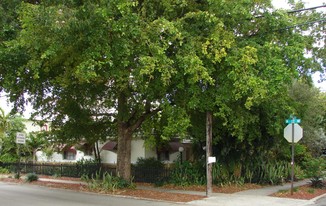 1859 Buchanan St Apartments