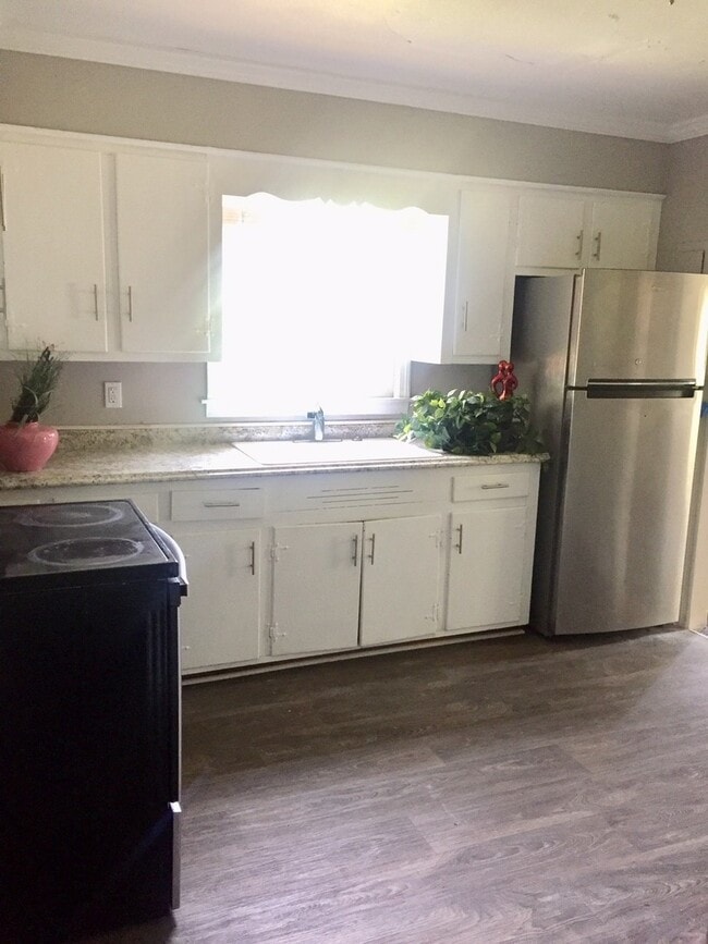 property at 827 N Weldon St