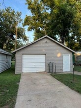 617 Montrose St in Salina, KS - Building Photo - Building Photo
