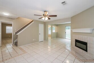 8815 Roaring Point Dr in Houston, TX - Building Photo - Building Photo