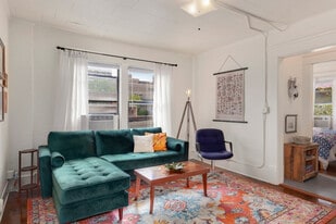 110 W Meadow St in Fayetteville, AR - Building Photo