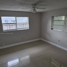 2570 NE 192 St in Miami, FL - Building Photo - Building Photo