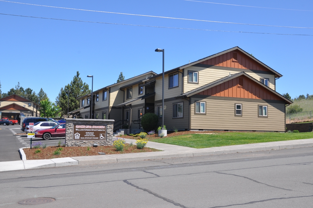 Willow Creek Apartments in Madras, OR - Building Photo