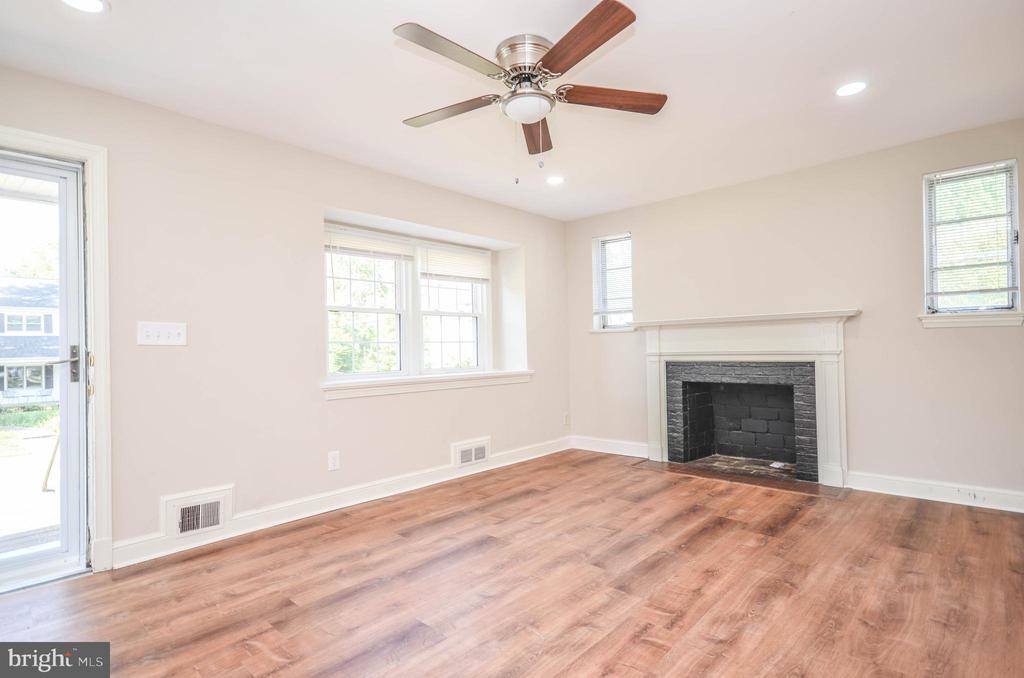 9107 Lindale Dr in Bethesda, MD - Building Photo