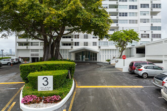 Belle Isle Apartment Corporation in Miami Beach, FL - Building Photo - Building Photo