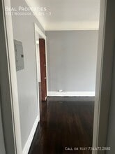 9351 Woodside St-Unit -3 in Detroit, MI - Foto de edificio - Building Photo