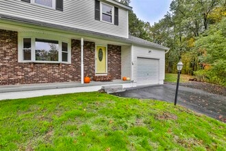 14 Clare Ln in Salem, NH - Building Photo - Building Photo