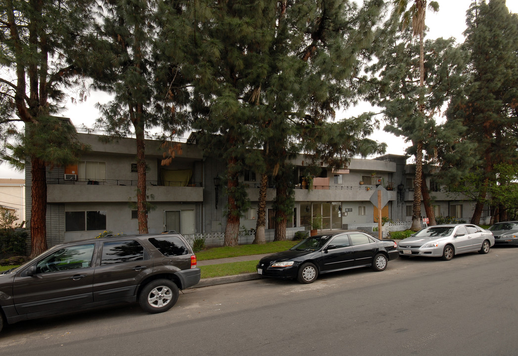 Laurel Towers Apartments in North Hollywood, CA - Building Photo