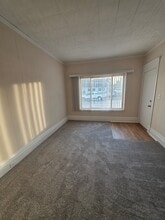 132 Washington St, Unit A in Woodstock, IL - Building Photo - Building Photo