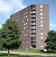 Lakeshore Drive Condominiums in Richfield, MN - Building Photo - Building Photo