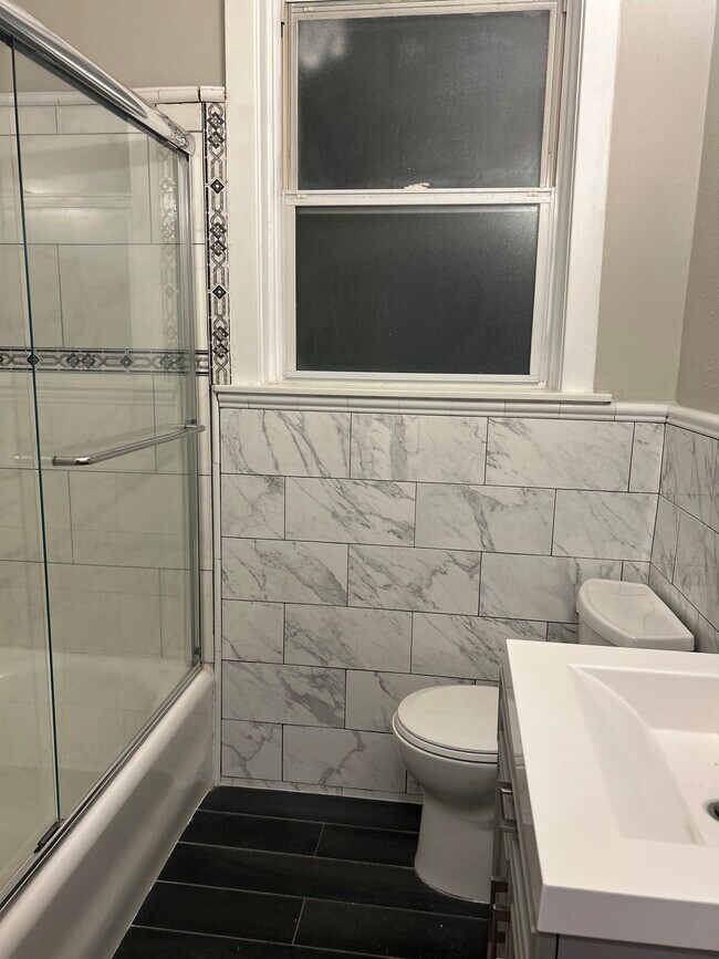 1118 Ralph Ter, Unit Top Floor