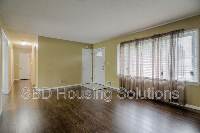 8803 E 85 St in Raytown, MO - Building Photo - Building Photo