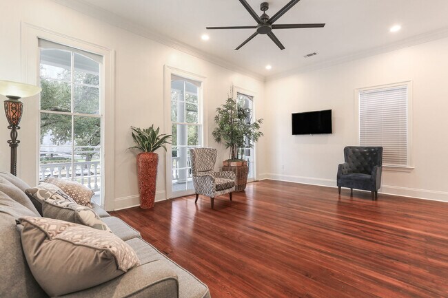 2335 Canal St in New Orleans, LA - Building Photo - Building Photo