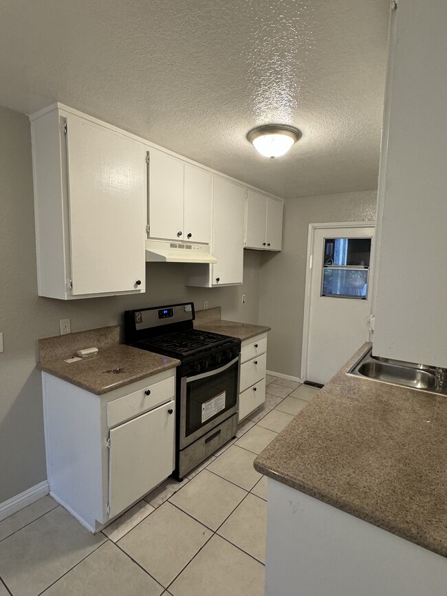 830 St Louis Ave, Unit Six in Long Beach, CA - Building Photo - Building Photo