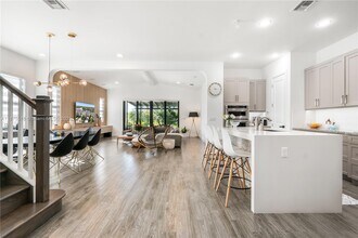 1042 SW 113th Ave in Pembroke Pines, FL - Building Photo - Building Photo