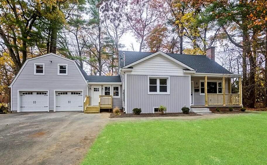 8 Molloy Ave in Hatfield, MA - Building Photo