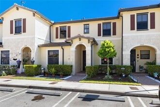 10537 W 32nd Ln in Hialeah, FL - Building Photo - Building Photo