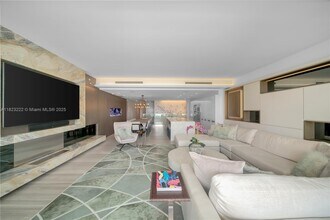 321 Ocean Dr in Miami Beach, FL - Building Photo - Building Photo