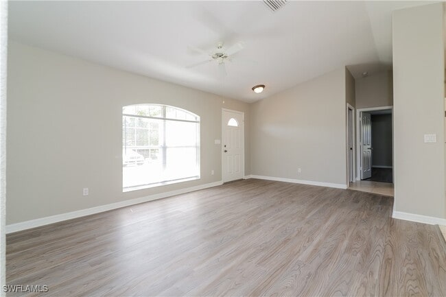 1704 Lindsay Ave