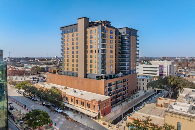 The Continental Residences in San Antonio, TX - Building Photo - Interior Photo