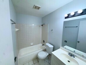 4459 Treehouse Ln in Tamarac, FL - Building Photo - Building Photo