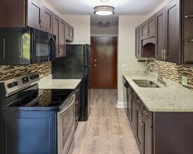 5600 Hillcrest Ln in Lisle, IL - Building Photo - Building Photo