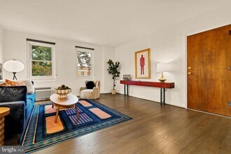 4818 Chevy Chase Dr in Chevy Chase, MD - Building Photo - Building Photo