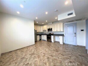 953 Normandie Ave-Unit -205 in Los Angeles, CA - Building Photo - Building Photo
