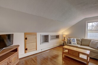 9 Cornell St, Unit 9B Cornell st in Portland, ME - Building Photo - Building Photo