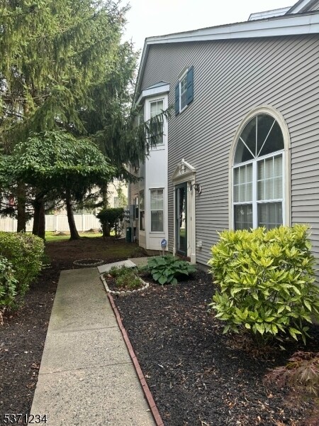 40 Sapphire Ln in Franklin Township, NJ - Building Photo - Building Photo