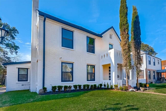 3222 Oakdale St in Houston, TX - Building Photo - Building Photo