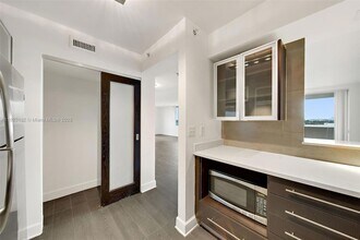 1500 Bay Rd, Unit S1014 in Miami Beach, FL - Building Photo - Building Photo