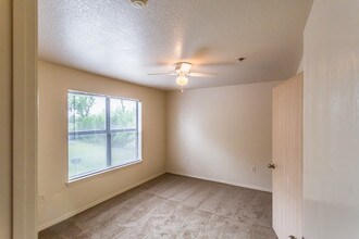 Fairfax Crossing Apartments in North Little Rock, AR - Building Photo - Interior Photo