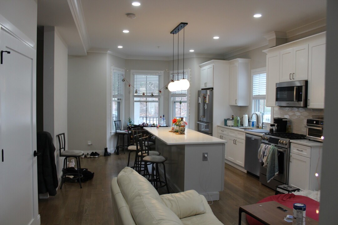 163 Foster St, Unit 153 #1 in Boston, MA - Building Photo