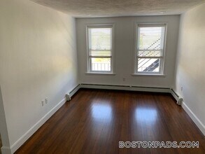 310 Tappan St, Unit 4 in Brookline, MA - Foto de edificio - Building Photo