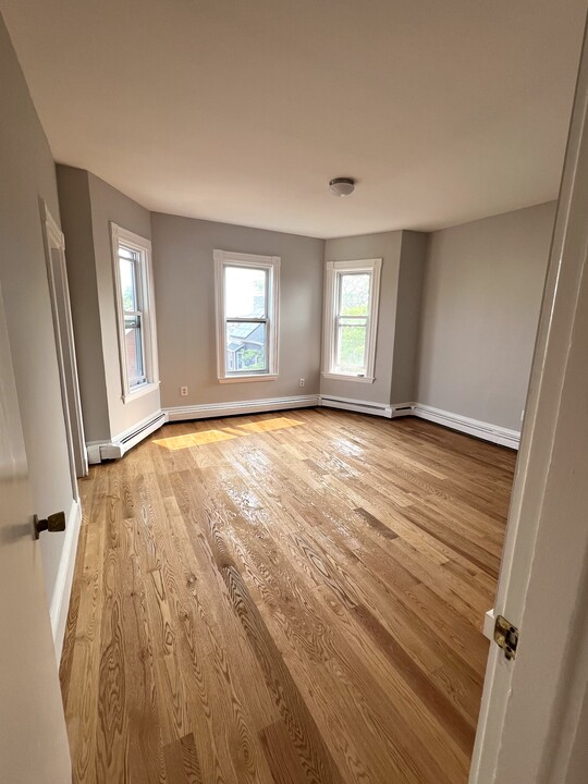 30 Otis St in Somerville, MA - Building Photo