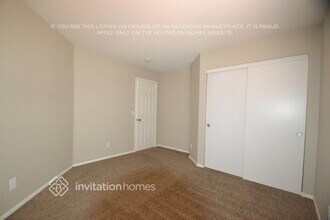 7413 Sunspot Dr in Las Vegas, NV - Foto de edificio - Building Photo
