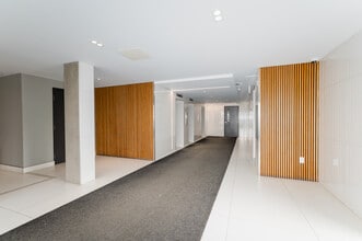 3390 Keele St in Toronto, ON - Building Photo - Lobby