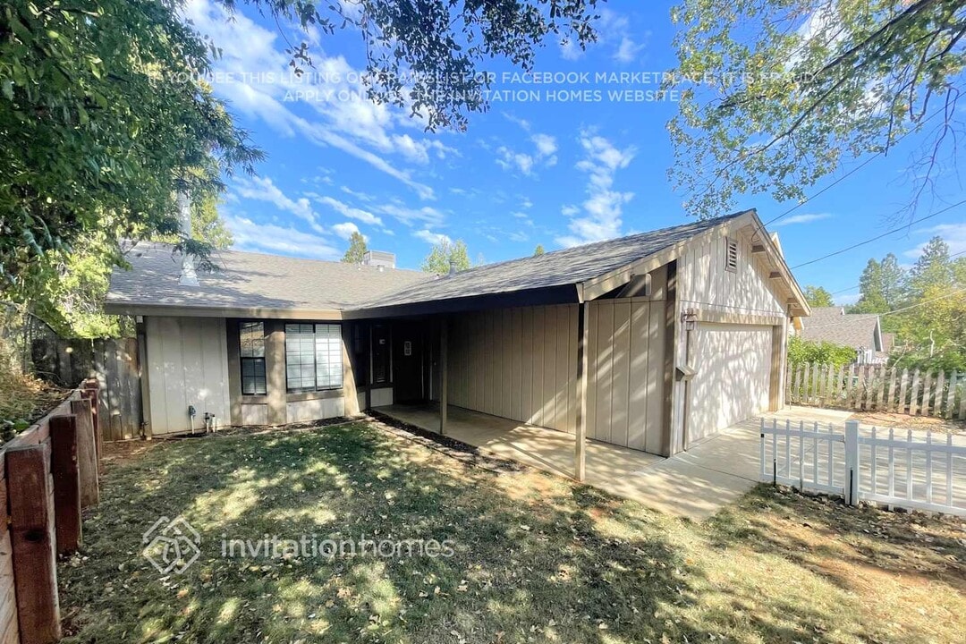 627 Myrtle Ave in Placerville, CA - Building Photo