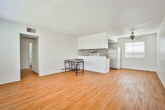 5816 Bromley Ave in Las Vegas, NV - Building Photo - Building Photo