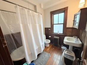 13 Linden St, Unit 2 in Somerville, MA - Building Photo - Building Photo