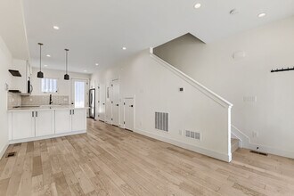 1907 W Elk Pl in Denver, CO - Building Photo - Building Photo