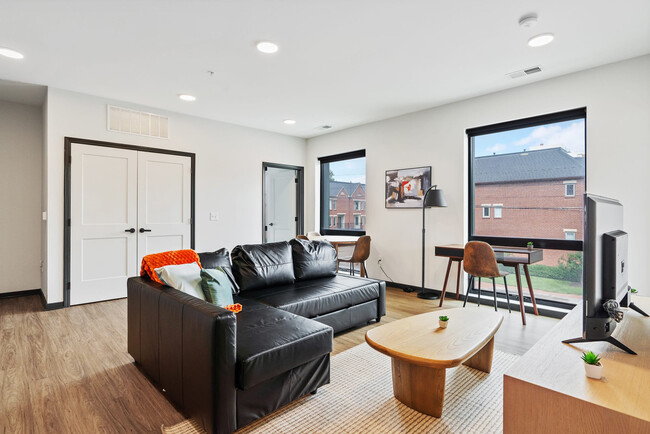 423 E Michigan St in Indianapolis, IN - Foto de edificio - Building Photo