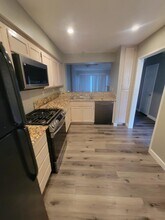 24514 McBean Pky in Santa Clarita, CA - Building Photo - Building Photo